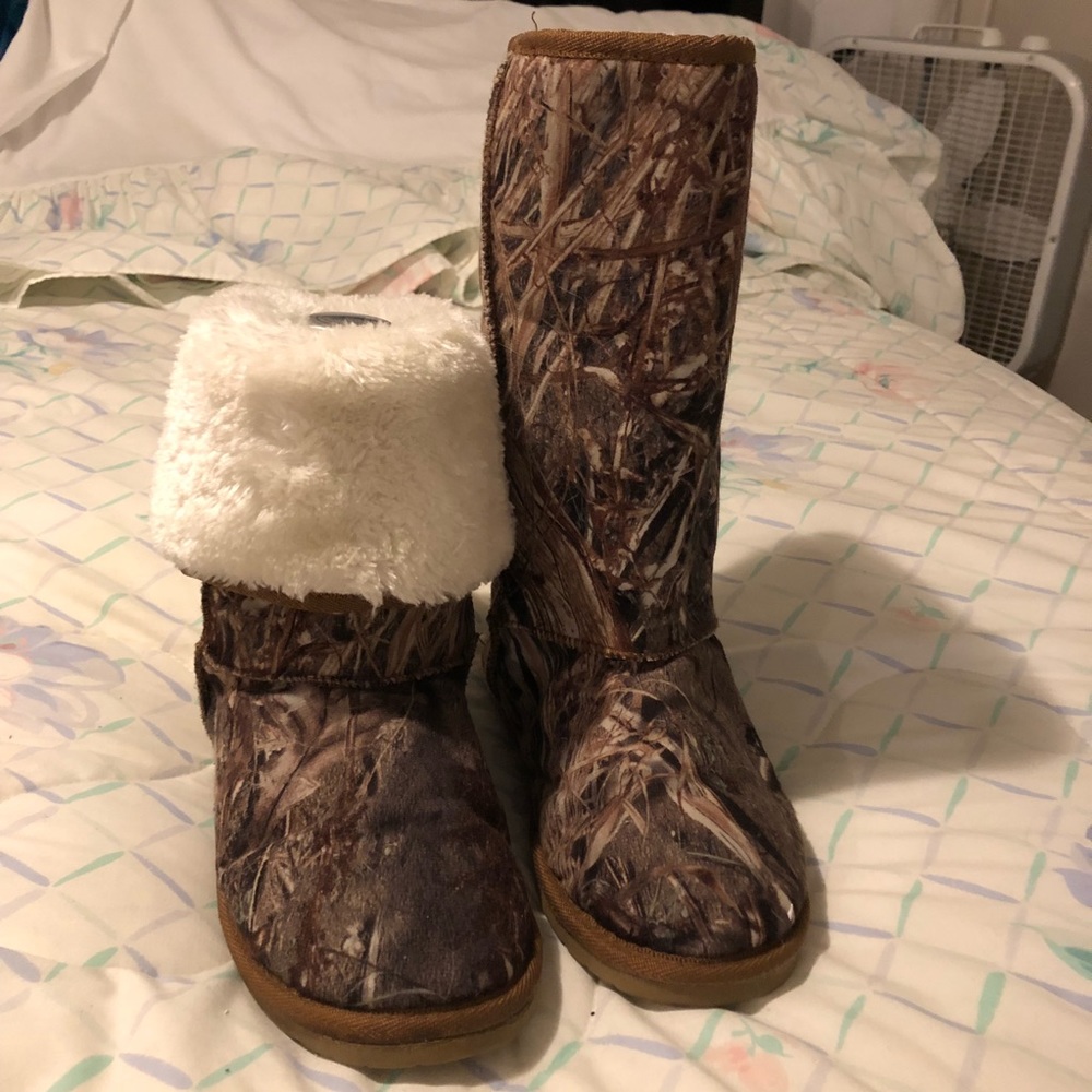 Real Tree Boot size 8 -Really Warm